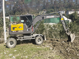 宝鼎75D轮式挖掘机轻松应对复杂工况
