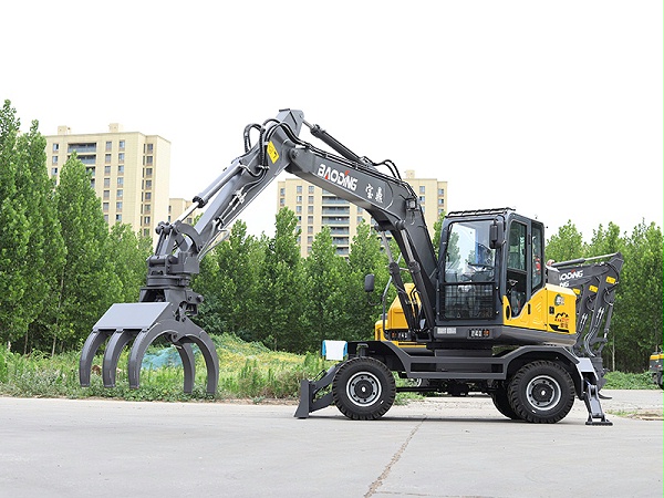 宝鼎110E轮式抓木机