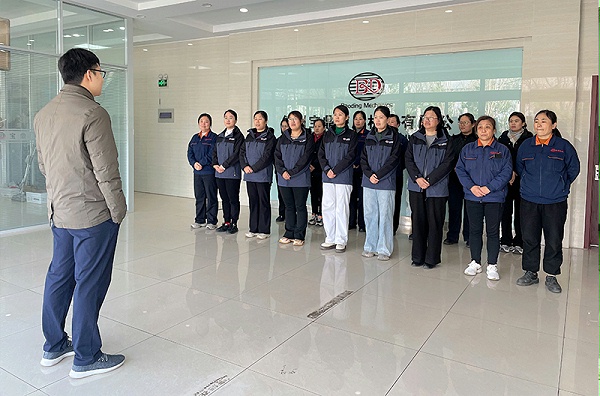 宝鼎挖掘机厂家刘总讲话