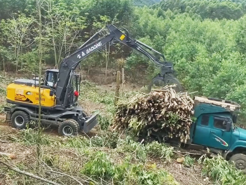 宝鼎BD125PLUS轮式抓木机，复杂工地作业的好帮手