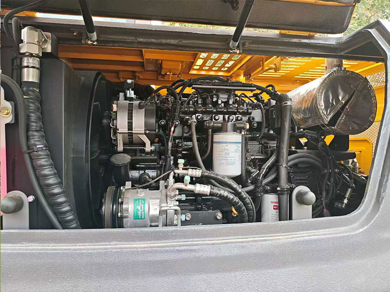 宝鼎抓木机扬帆远航，七台设备同日发运