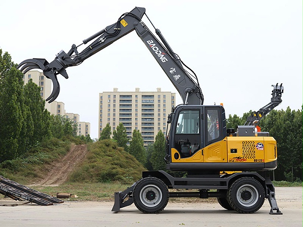 宝鼎BD125S轮式抓木机