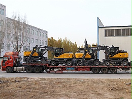 出口案例 · 4台宝鼎95型号抓木机发运越南