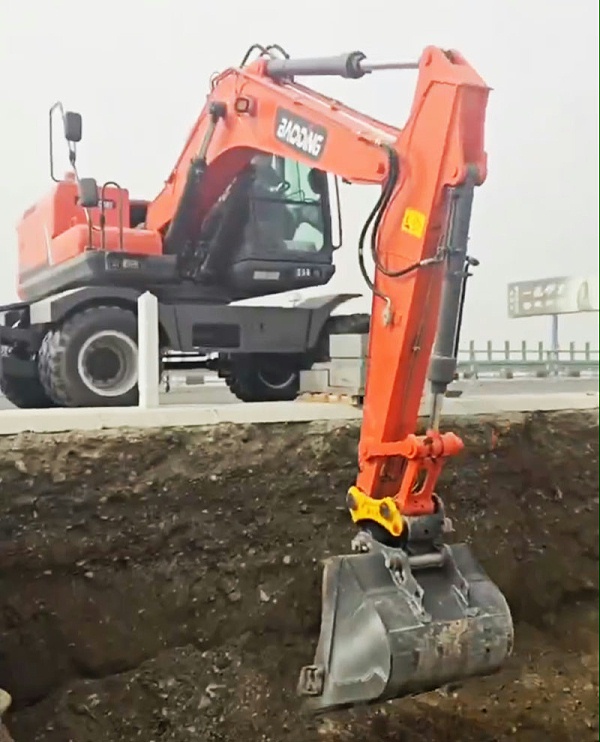 宝鼎150挖掘机