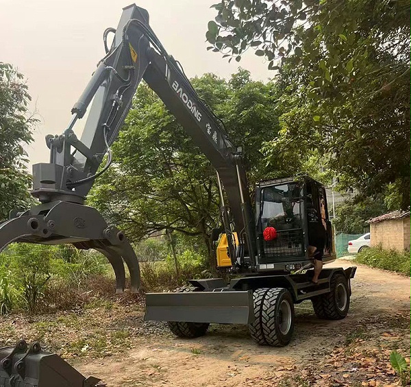 宝鼎120S轮式抓木机