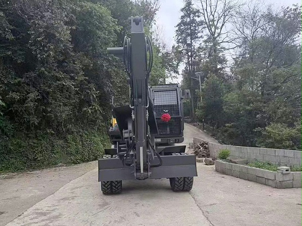 宝鼎BD125S抓木机