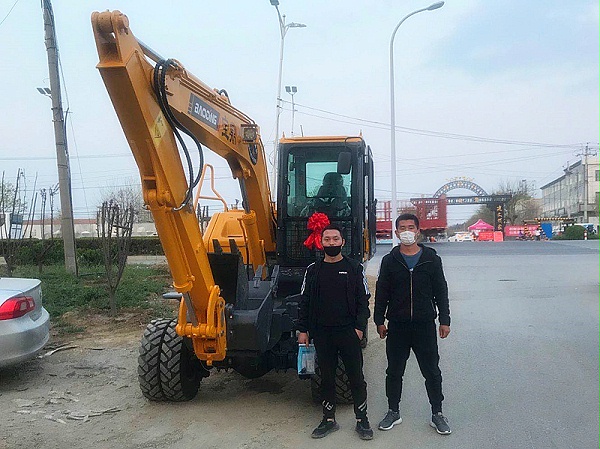 北京轮式挖掘机宝鼎销售客户