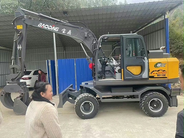 宝鼎110E抓木机
