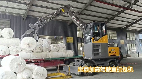 宝鼎加高驾驶室抓木机