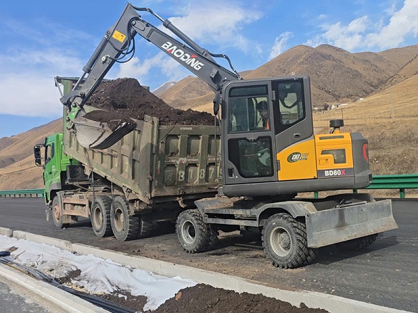 宝鼎BD80X轮式挖掘机