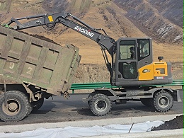 宝鼎80X挖掘机，智能液压显身手