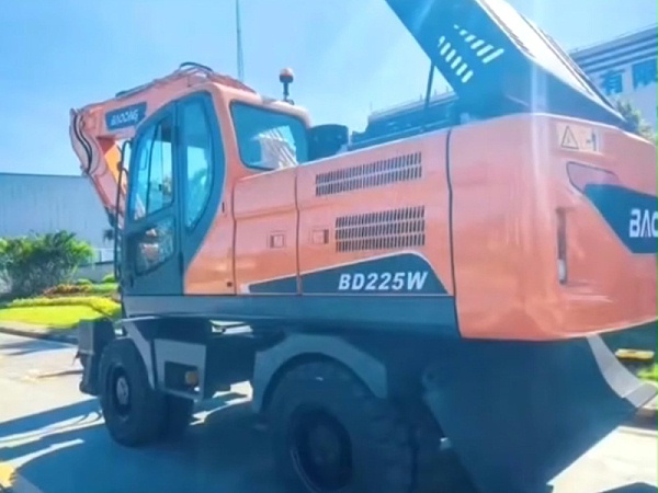 宝鼎BD225挖掘机