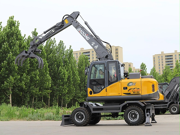 宝鼎BD110E轮式抓木机