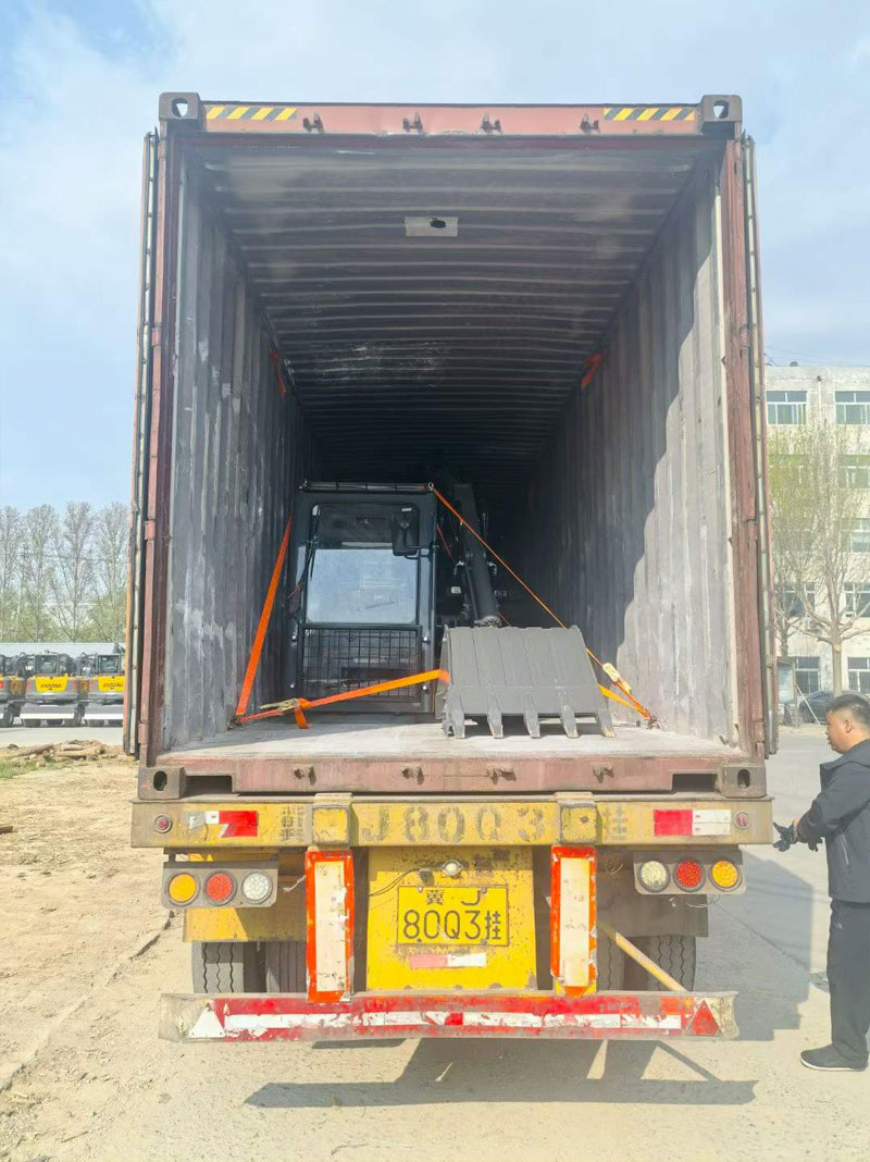 宝鼎125挖掘机出口