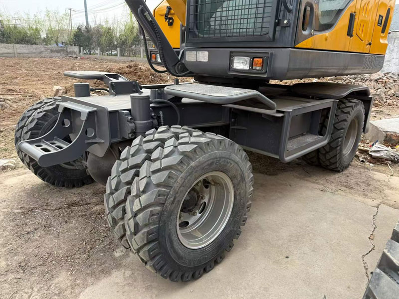 宝鼎BD80W挖掘机