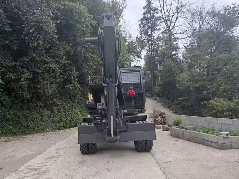 宝鼎BD125S抓木机