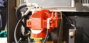 采用负载敏感柱塞泵系统